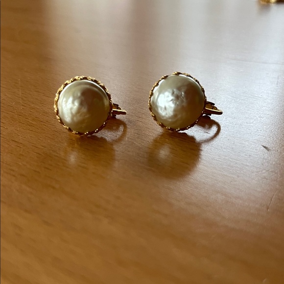 Miriam Haskell Jewelry - Miriam Haskell Gold-Tone Screw Back Earrings with Pearlescent Centers
